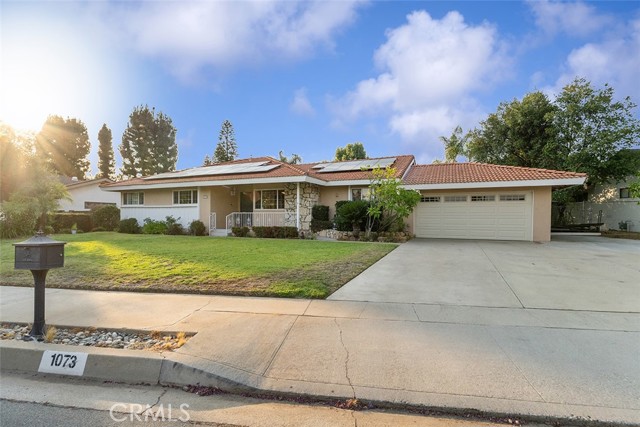 1073 E Knollcrest Drive, Covina CA: https://media.crmls.org/medias/b18ddb88-d5d7-4f41-9241-30c0feaec7f5.jpg
