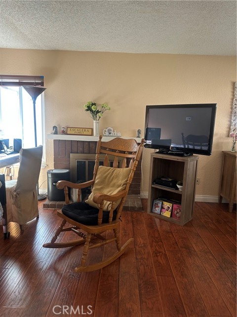 Detail Gallery Image 4 of 11 For 2341 N Palm Ave, Rialto,  CA 92377 - 3 Beds | 2/1 Baths