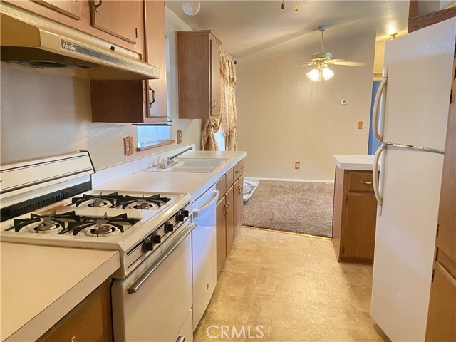 567 E Lassen Avenue, Chico CA: https://media.crmls.org/medias/b18ec76d-a21c-4724-95c2-8dacaddef758.jpg