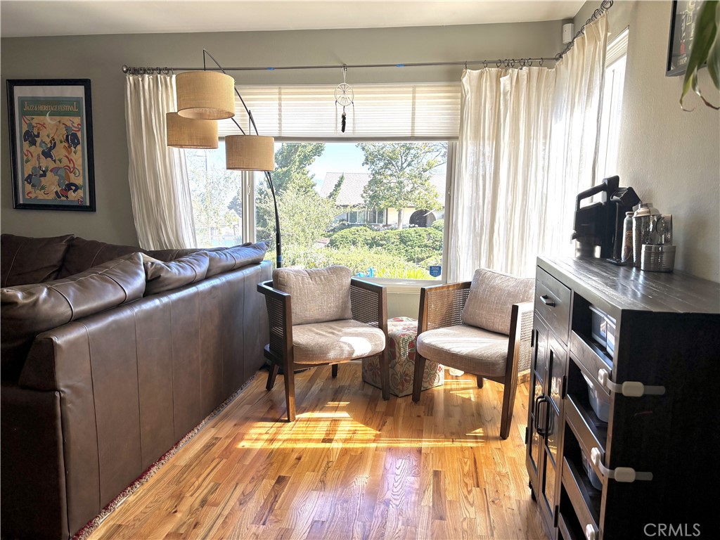 https://media.crmls.org/medias/b1904435-339a-41eb-9720-fe5eb5903e7a.jpg?preset=X-Large