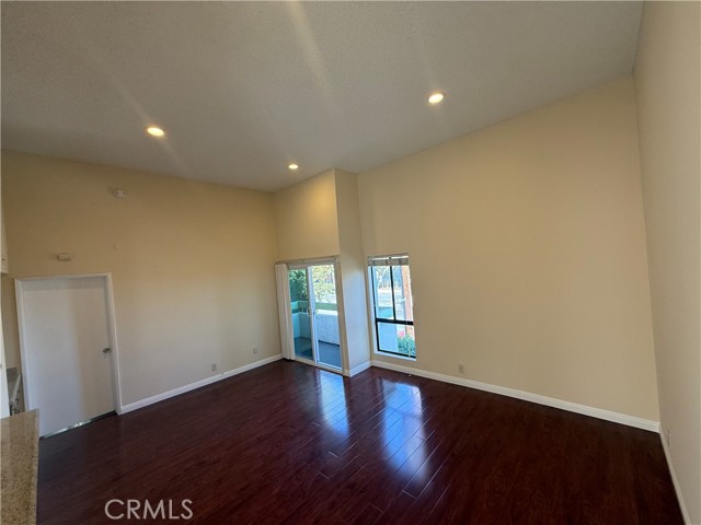 Detail Gallery Image 3 of 16 For 13730 Sherman Way #201,  Van Nuys,  CA 91405 - 1 Beds | 1 Baths