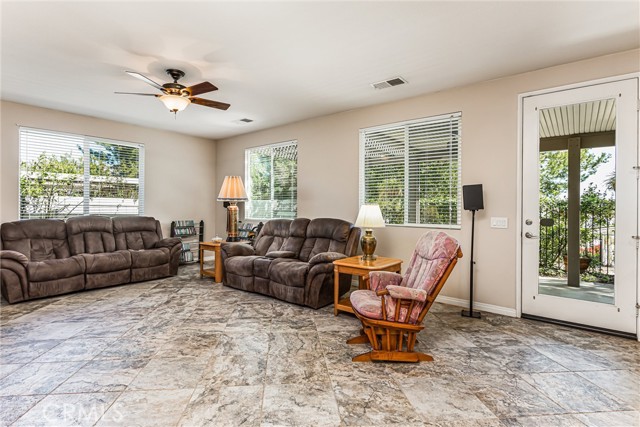 Detail Gallery Image 6 of 28 For 278 Kings Canyon, Beaumont,  CA 92223 - 2 Beds | 2 Baths