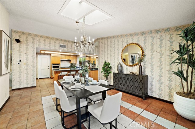 19352 Sailwind Lane, Huntington Beach CA: https://media.crmls.org/medias/b190deb7-7c81-4e31-ae5c-cbd4cba8d843.jpg