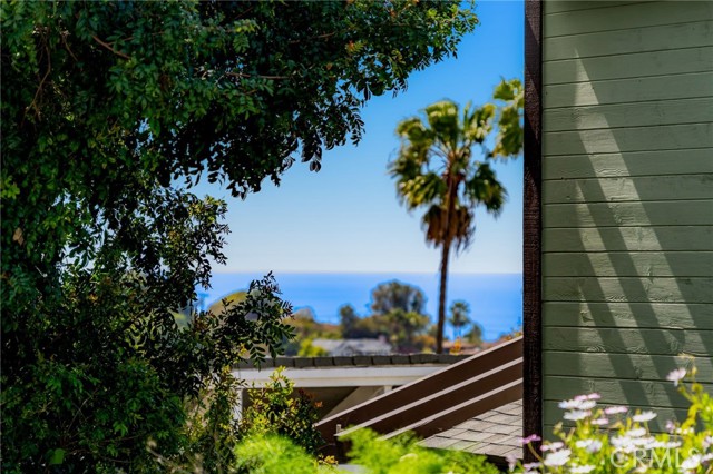 1480 Bluebird Canyon Drive, Laguna Beach CA: https://media.crmls.org/medias/b1917f80-c32e-4e89-9e7d-5fcdb19096b6.jpg