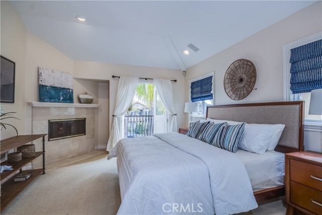 703 Marguerite Avenue, Corona del Mar CA: https://media.crmls.org/medias/b191ce73-512d-4de0-8078-12f449562b02.jpg