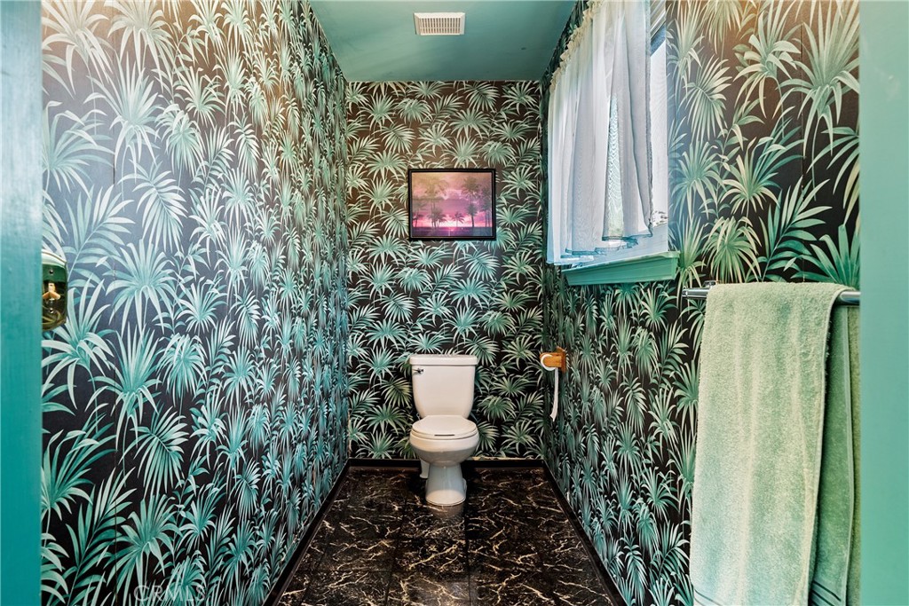 https://media.crmls.org/medias/b191e9b8-75a8-42f1-b015-388af4dee90d.jpg?preset=X-Large