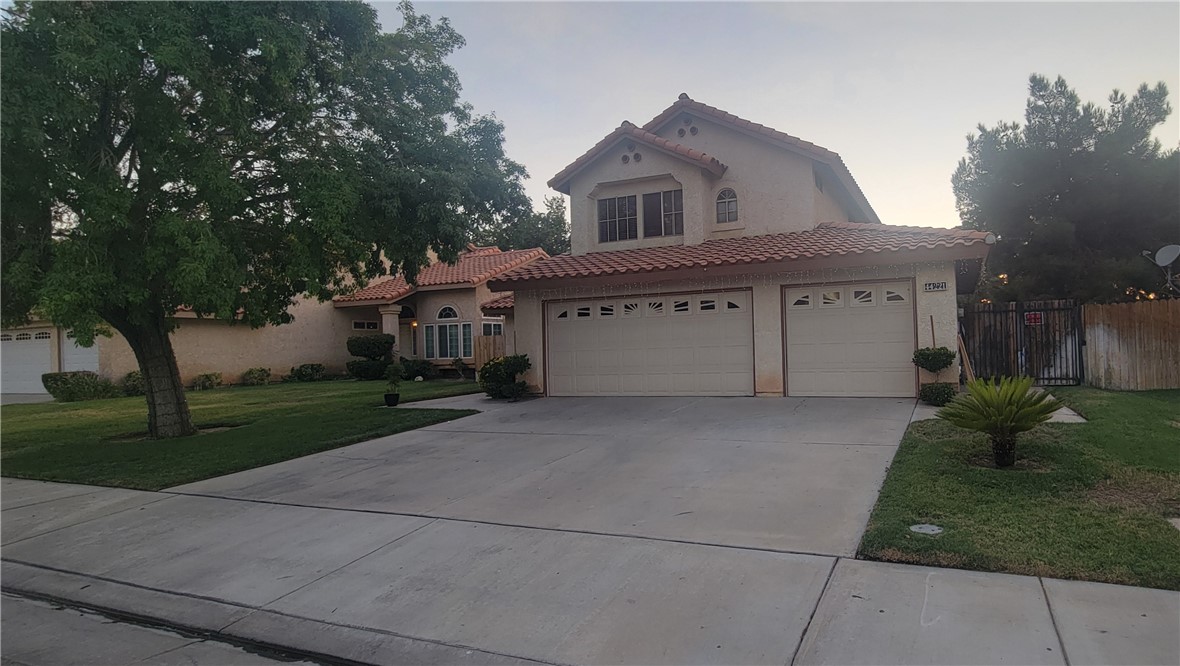 Detail Gallery Image 4 of 40 For 44221 N Balmuir Ave, Lancaster,  CA 93535 - 3 Beds | 2/1 Baths