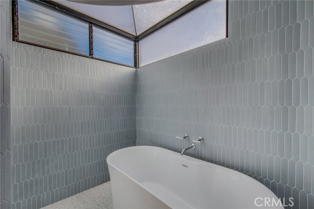 Detail Gallery Image 15 of 24 For 320 via Lido Nord #3,  Newport Beach,  CA 92663 - 2 Beds | 2/1 Baths