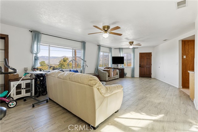 Detail Gallery Image 14 of 29 For 11485 Crafton, Mentone,  CA 92359 - 5 Beds | 3 Baths