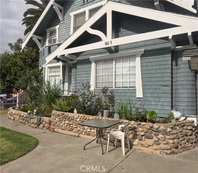 501 W 8th Street, Long Beach CA: https://media.crmls.org/medias/b193c205-1c4f-4222-a18b-06a909efb88c.jpg