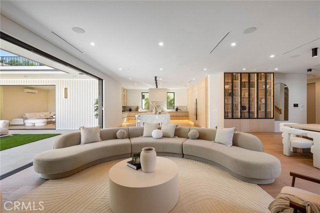 Detail Gallery Image 12 of 73 For 16728 Morrison St, Encino,  CA 91436 - 7 Beds | 6/1 Baths