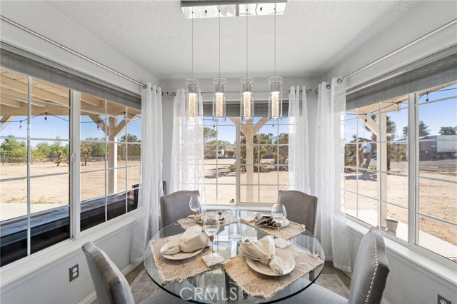 9925 Sierra Vista Road, Phelan CA: https://media.crmls.org/medias/b1954a58-de2c-4b99-8c7b-8369a2e39f34.jpg