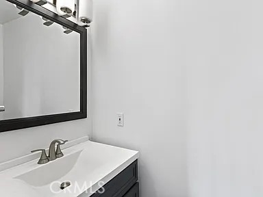 https://media.crmls.org/medias/b195c66e-2589-4e7d-9030-c50d27b74e93.jpg?preset=X-Large