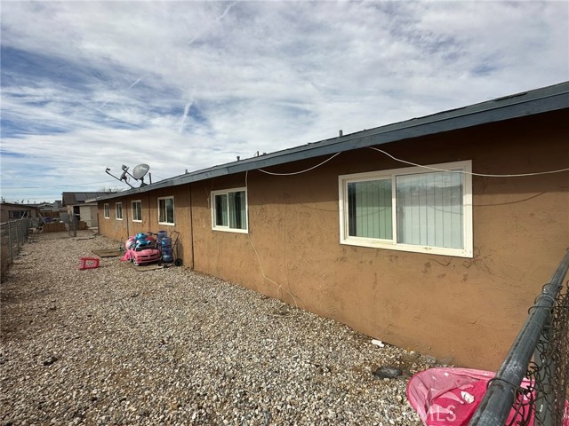 Detail Gallery Image 4 of 17 For 11895 White Ave, Adelanto,  CA 92301 - 6 Beds | 3 Baths