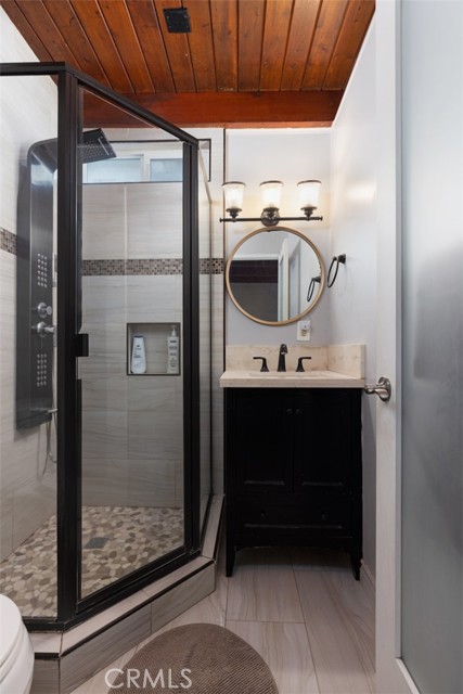 Detail Gallery Image 14 of 30 For 5851 Premiere Ave, Lakewood,  CA 90712 - 3 Beds | 3 Baths