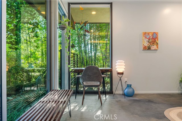 4380 Canyon Crest Road, Altadena CA: https://media.crmls.org/medias/b1977971-517d-4e57-9bde-b95d8ae75ea4.jpg