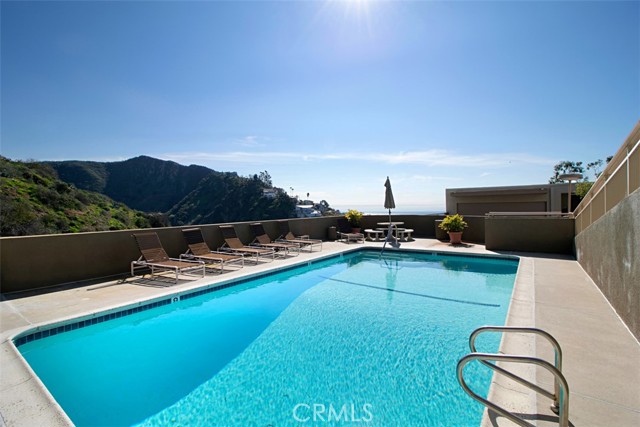 21777 Ocean Vista Drive, Laguna Beach CA: https://media.crmls.org/medias/b1978b0b-7f91-41b7-a256-38e738cd6b57.jpg