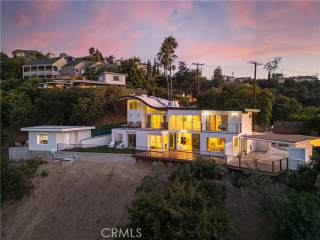 3631 Sunswept Drive, Studio City CA: https://media.crmls.org/medias/b197ae2d-5673-40e4-8e73-18f2f732f799.jpg