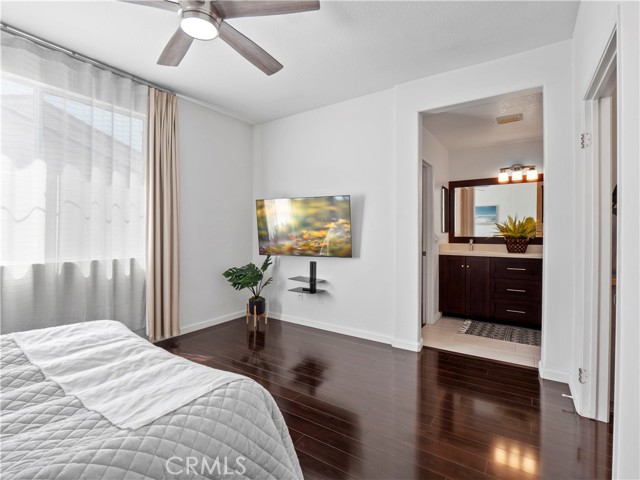 Detail Gallery Image 14 of 33 For 25403 Silver Crest Ct, Saugus,  CA 91350 - 3 Beds | 2/1 Baths