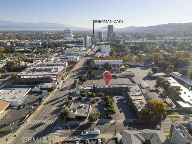 15602 Ventura Boulevard, Encino CA: https://media.crmls.org/medias/b19815af-9f3d-4ce4-b979-5c16042abf15.jpg