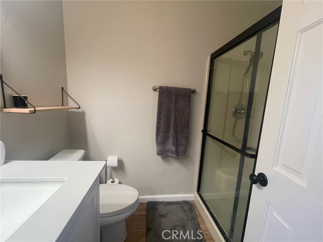 Private bathroom (with shower) in 4th bedroom