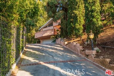 3540 N Knoll Drive, Los Angeles CA: https://media.crmls.org/medias/b19a2f4f-d573-40e8-95a0-68bb6b8e799c.jpg