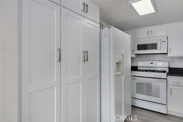 Detail Gallery Image 13 of 14 For 11818 Moorpark St #X,  Studio City,  CA 91604 - 2 Beds | 2/1 Baths