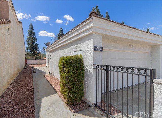 Detail Gallery Image 3 of 30 For 14361 El Contento Ave, Fontana,  CA 92337 - 2 Beds | 2 Baths