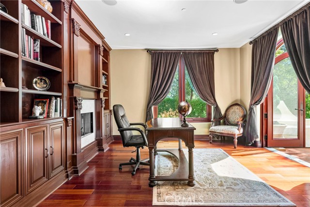 4141 Cambridge Road, La Canada Flintridge CA: https://media.crmls.org/medias/b19c0776-7557-4aef-b5a5-82160d52600b.jpg
