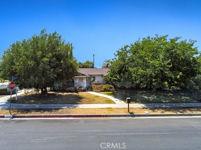 17142 Tuba Street, Northridge CA: https://media.crmls.org/medias/b19cc474-d486-4a36-837f-00cd322786a5.jpg