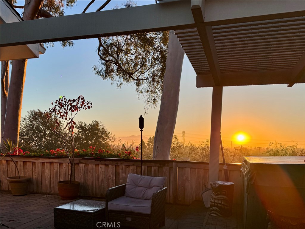 https://media.crmls.org/medias/b19ce33c-f18a-44be-941e-31426a1180d2.jpg?preset=X-Large