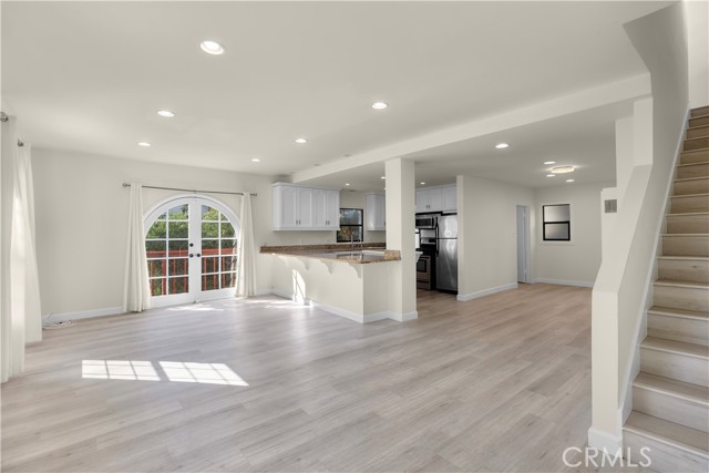 207 16th Street, Hermosa Beach CA: https://media.crmls.org/medias/b19d7ac8-d944-4a86-9477-74a65c1b12cf.jpg