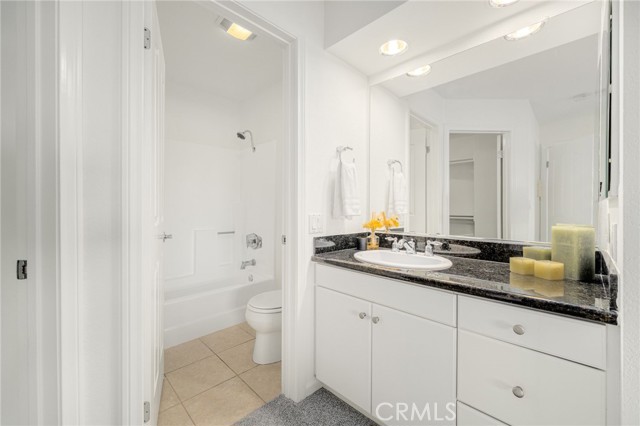 25521 Indian Hill Ln, Laguna Hills CA: https://media.crmls.org/medias/b19e05b9-f433-4405-aac5-ac7587769a17.jpg