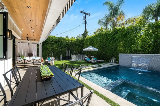 4365 Kraft Avenue, Studio City CA: https://media.crmls.org/medias/b19e0eb8-92d3-4e3f-a893-0cf69ebe057a.jpg