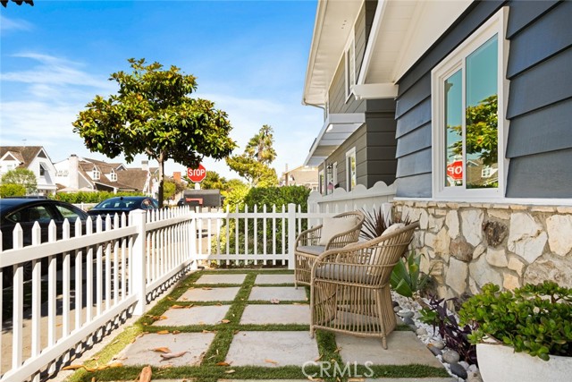 1585 Miramar Drive, Newport Beach CA: https://media.crmls.org/medias/b19eb351-f1ee-46f4-a997-6670bf11ac30.jpg
