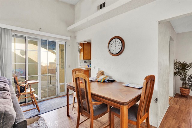 Detail Gallery Image 8 of 29 For 15837 Sandalwood, Victorville,  CA 92395 - 2 Beds | 2 Baths