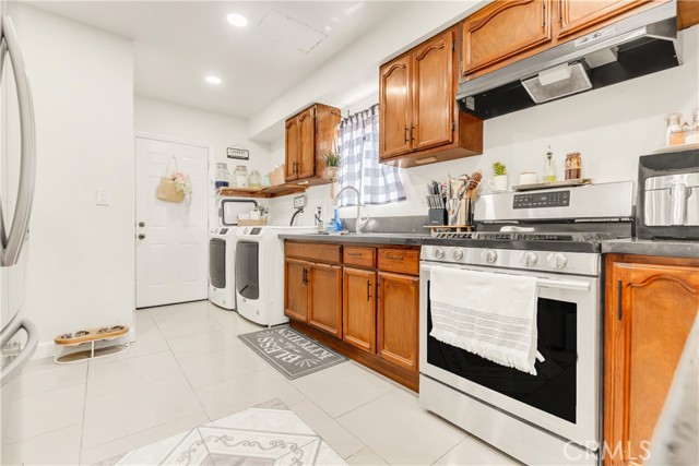 764 W 107th Street, Los Angeles CA: https://media.crmls.org/medias/b1a13f95-f356-44fe-bb28-91e89a6bac26.jpg