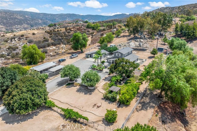 40555 Benji Lane, Hemet CA: https://media.crmls.org/medias/b1a1a13a-073a-4bae-8349-1eb7ba564d75.jpg