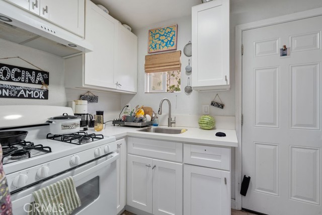 635 W Avenue 28, Los Angeles CA: https://media.crmls.org/medias/b1a21d53-0191-405d-9740-2f2e36ccb627.jpg