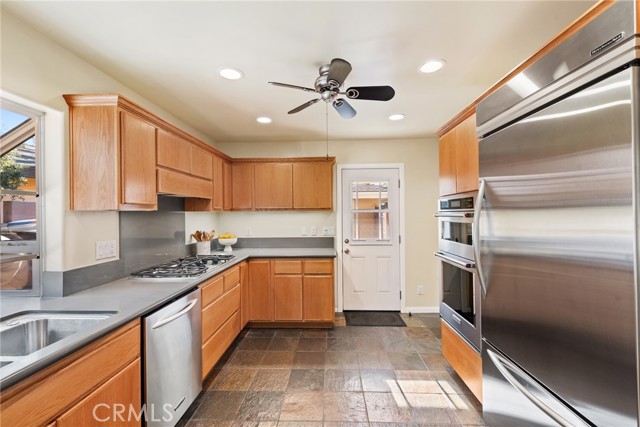 Detail Gallery Image 15 of 34 For 1116 W 21st St, Santa Ana,  CA 92706 - 3 Beds | 2 Baths