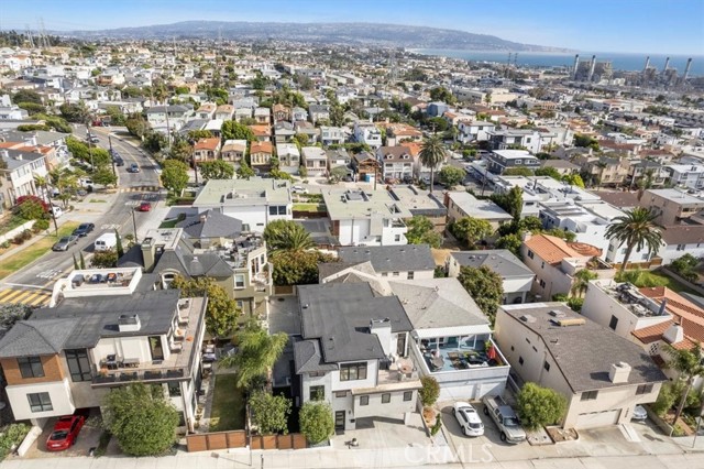 1032 6th, Hermosa Beach, California 90254, 4 Bedrooms Bedrooms, ,3 BathroomsBathrooms,Residential,Sold,6th,SB22136354