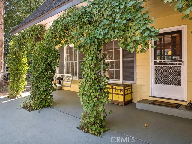 Detail Gallery Image 4 of 58 For 222 Holiday, Lake Arrowhead,  CA 92352 - 3 Beds | 2 Baths