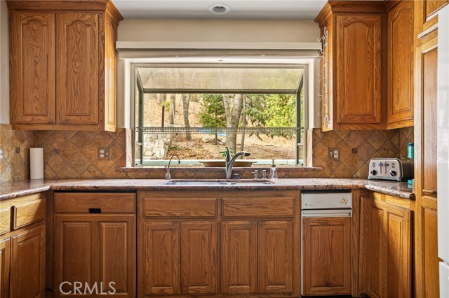 Detail Gallery Image 21 of 52 For 27516 West Shore Rd, Lake Arrowhead,  CA 92352 - 4 Beds | 4 Baths