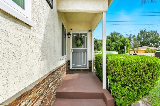 10612 Mcnerney Avenue, South Gate CA: https://media.crmls.org/medias/b1a3cef8-421c-4d61-be2e-6c5c60e00072.jpg