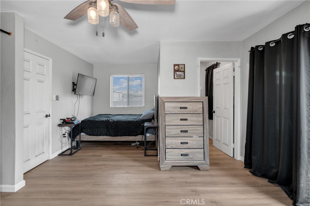 https://media.crmls.org/medias/b1a45b52-5361-42fb-8b7a-56ab3194db86.jpg?preset=X-Large