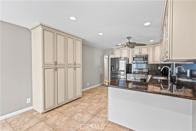 Detail Gallery Image 13 of 35 For 21 Summerwalk Ct, Newport Beach,  CA 92663 - 2 Beds | 2 Baths