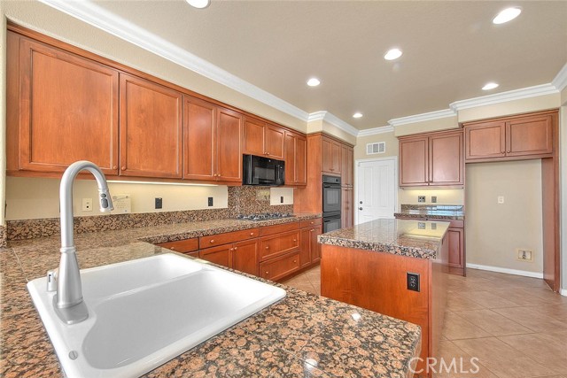 Detail Gallery Image 16 of 52 For 27368 Pumpkin St, Murrieta,  CA 92562 - 5 Beds | 3 Baths