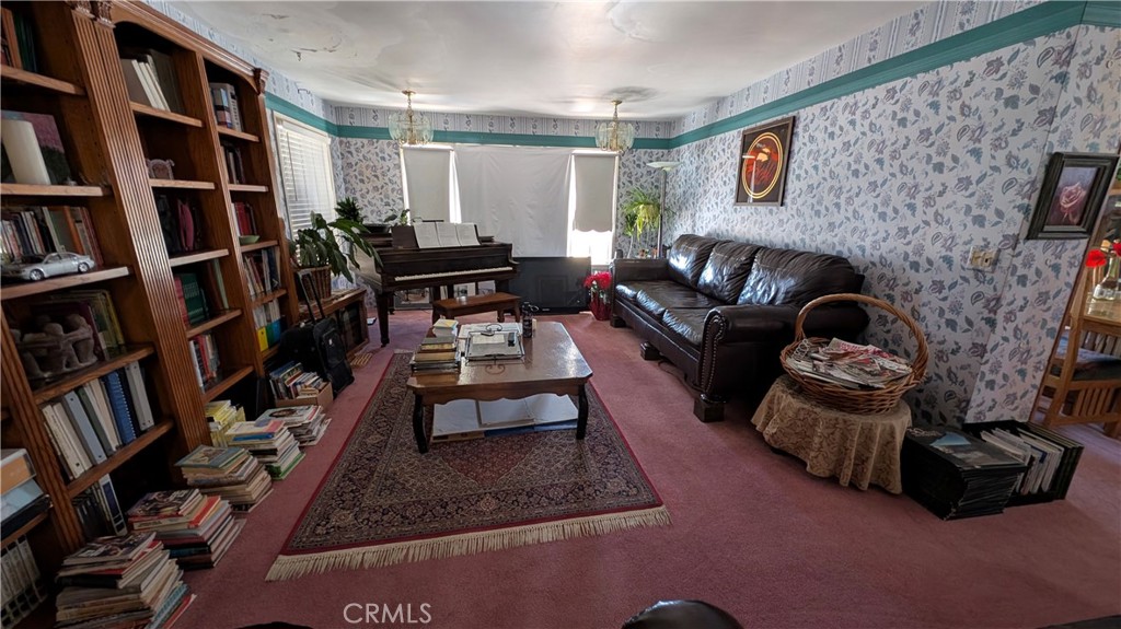 https://media.crmls.org/medias/b1a52f8b-9947-41ea-bb6d-b51928803e25.jpg?preset=X-Large
