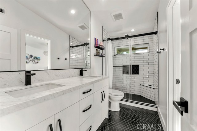 Detail Gallery Image 20 of 27 For 2111 Vista Entrada, Newport Beach,  CA 92660 - 3 Beds | 2/1 Baths