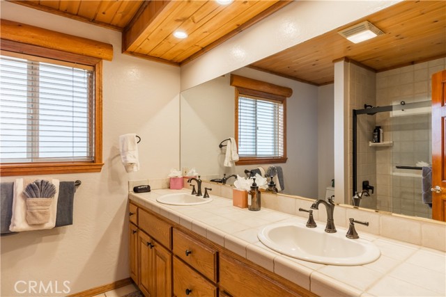 42690 Edgehill Place, Big Bear Lake CA: https://media.crmls.org/medias/b1a58cec-5458-46ae-9eb8-25e40f87a95c.jpg